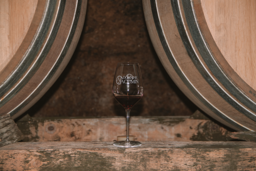Verre de vin et fût